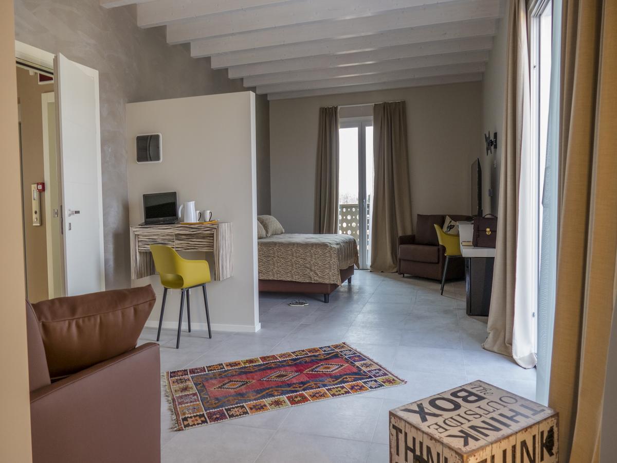 Hotel Buena Onda Peschiera del Garda Bagian luar foto