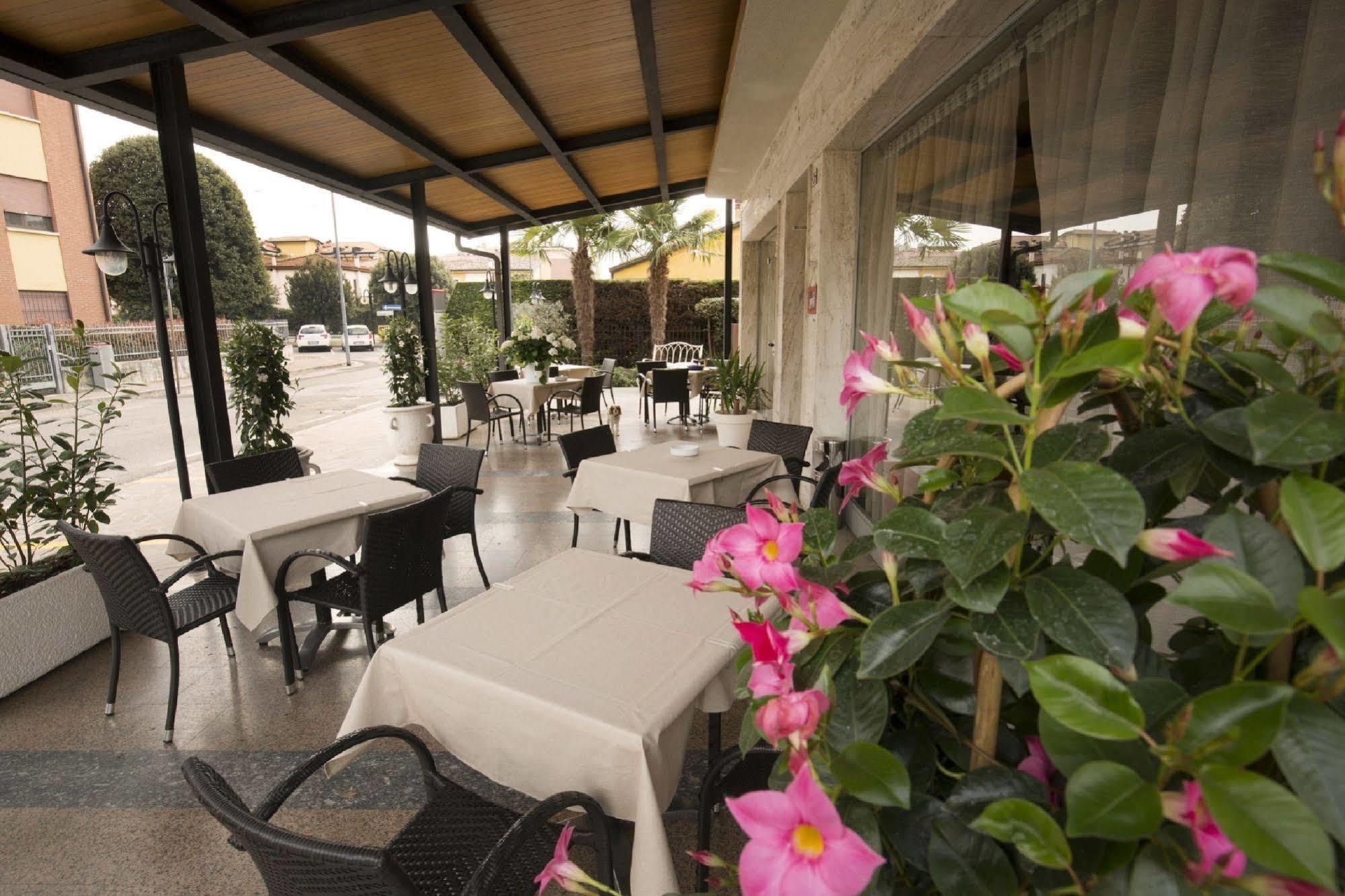 Hotel Buena Onda Peschiera del Garda Bagian luar foto